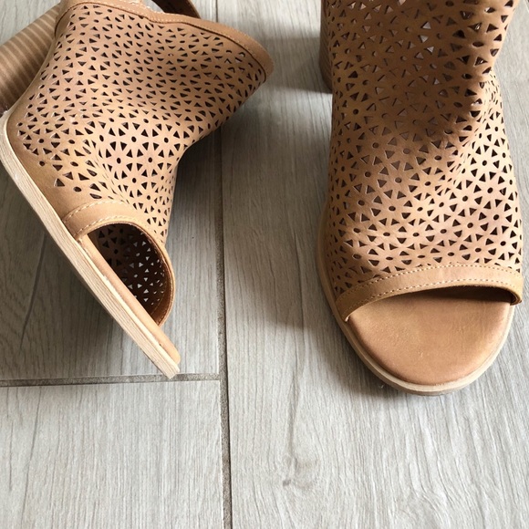 Universal Thread Sling Back Cut Out Ankle Booties - Picture 4 of 11